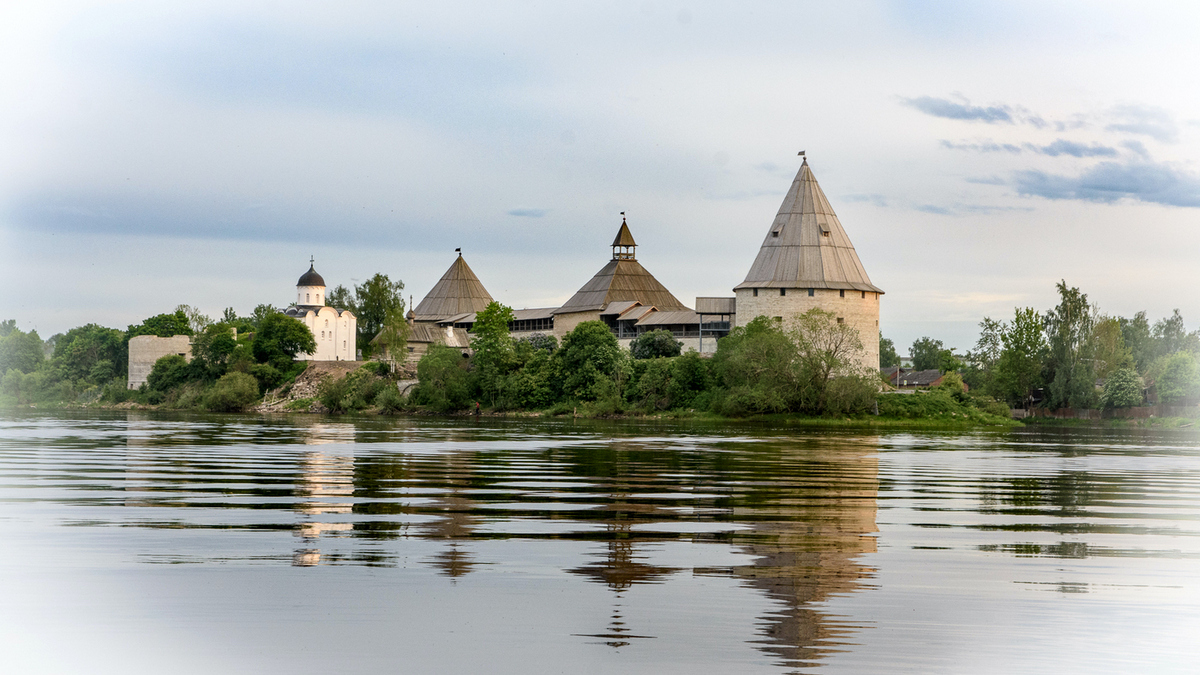 Староладожская крепость. Староладожская крепость Волхов. Староладожская крепость Старая Ладога. Река Волхов Старая Ладога. Ладога столица древней Руси.